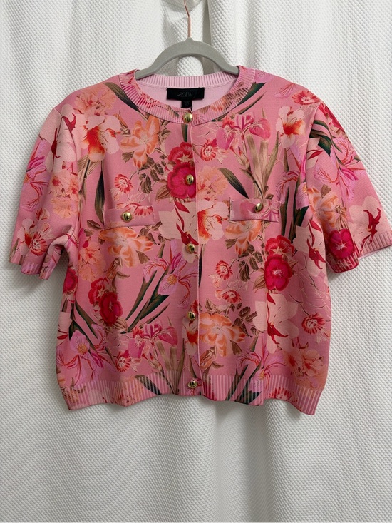 Zara Sweaters - Floral Pink Short Sleeve Cardigan with Gold Button Detail/ Size XL